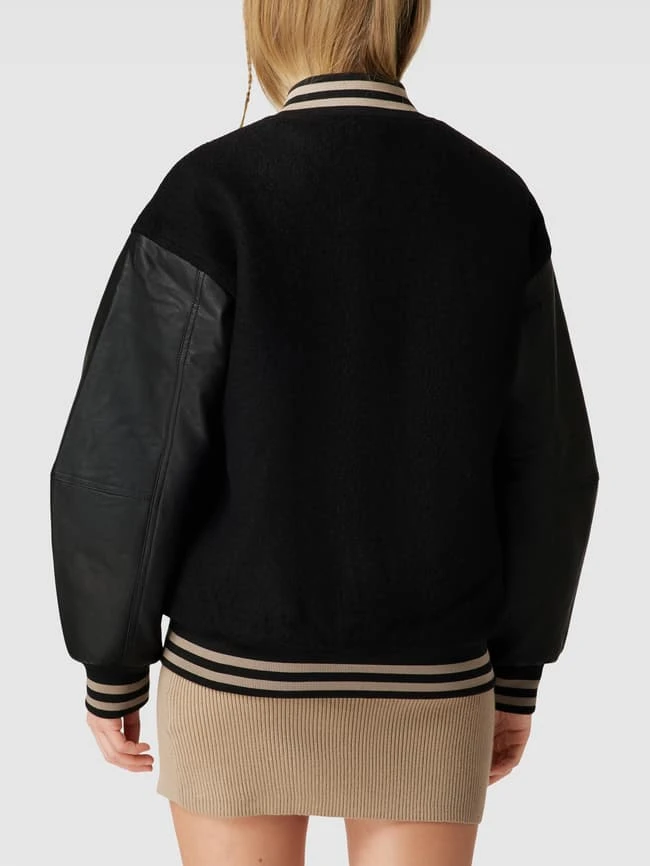 EDITED College-Jacke Mit Leistentaschen Modell 'Emmi Jacket' - Schwarz 5 EDITED College-Jacke Mit Leistentaschen Modell 'Emmi Jacket' - Schwarz – Bild 5