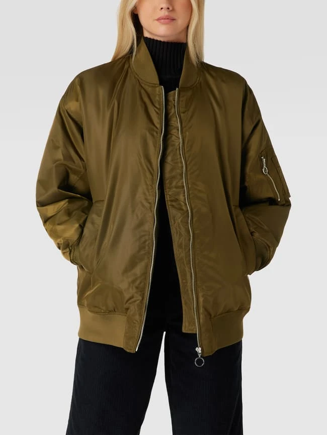 Marc O'Polo Denim Oversized Bomberjacke In Satin-Optik - Khaki 4 Marc O'Polo Denim Oversized Bomberjacke In Satin-Optik - Khaki – Bild 4