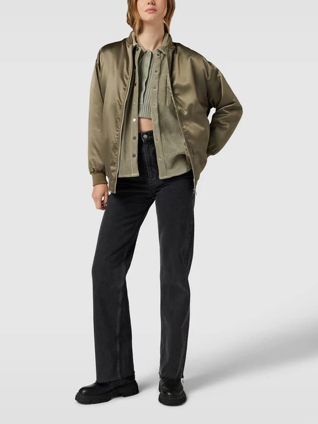 URBAN CLASSICS OVERSIZED Bomberjacke Aus Satin Modell 'Oversized Satin Bomber' - Lindgrün 1 URBAN CLASSICS OVERSIZED Bomberjacke Aus Satin Modell 'Oversized Satin Bomber' - Lindgrün