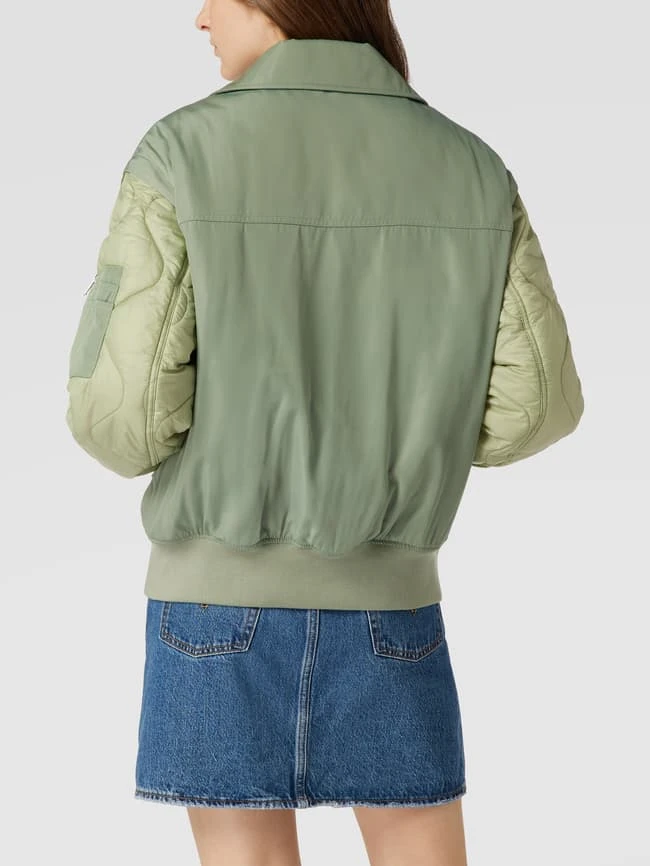 Tommy Jeans Bomberjacke Mit Label-Patch Modell 'SLEEVE BOMBER' - Schilf 5 Tommy Jeans Bomberjacke Mit Label-Patch Modell 'SLEEVE BOMBER' - Schilf – Bild 5