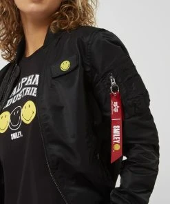 Alpha Industries Bomber Mit Ärmeltasche - Alpha Industries-Smiley® X P&C – Exklusiv Bei Uns - Schwarz -Gipsy Shop 8l6l6e1na93kmlicad8jck2e60o48ghk88o4sl22ad2k8d24a94laea99953ae2k8h350d1p8p23eiqe64o3copn60o3ceb26gpm6p9k60r3io9jckq3id9g6lgj0ob16kr62do