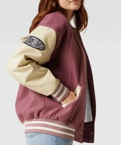 REVIEW Collegejacke Mit Label-Patch - Mauve 7 REVIEW Collegejacke Mit Label-Patch - Mauve -Gipsy Shop 98rkgihh94p4cca7a8p5ahifa59jcj2e8ss4oi1k8l154j2e95830jqlago56h2f957l8iad8h134cah8d3m8cb36cqm2choccq38opk6lgjcohh65hmap9g6lim8dphcgqj6c8