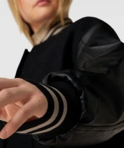 EDITED College-Jacke Mit Leistentaschen Modell 'Emmi Jacket' - Schwarz 7 EDITED College-Jacke Mit Leistentaschen Modell 'Emmi Jacket' - Schwarz -Gipsy Shop 9983ehq16h5lclikah73ic1j9d748lhlacr3iki18h5l0i236h3lcjhha164egqi6t2lcla89t0jccpk74o30phn65i30p9g70o3adhkcorm4e9gcpgj6oj16oo62c346pi3ico