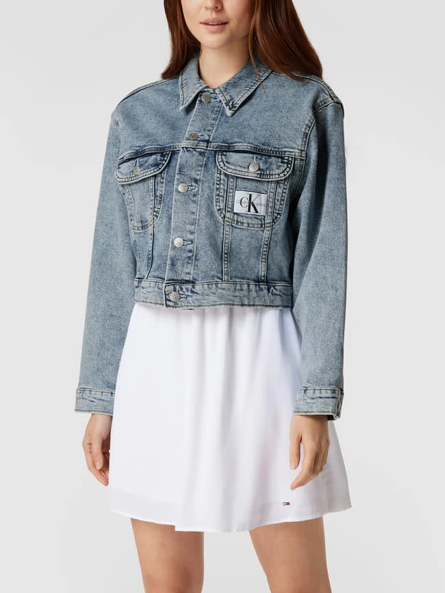 Calvin Klein Jeans Oversized Cropped Jeansjacke Mit Label-Patch - Hellblau 4 Calvin Klein Jeans Oversized Cropped Jeansjacke Mit Label-Patch - Hellblau – Bild 4