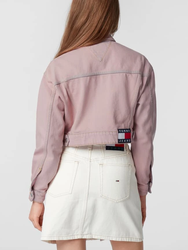 Tommy Jeans Cropped Jeansjacke Mit Knopfleiste - Pink 5 Tommy Jeans Cropped Jeansjacke Mit Knopfleiste - Pink – Bild 5