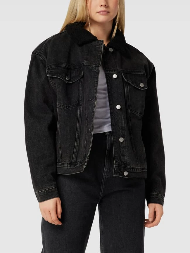 REVIEW Jeansjacke Mit Teddyfell-Kragen - Schwarz 4 REVIEW Jeansjacke Mit Teddyfell-Kragen - Schwarz – Bild 4